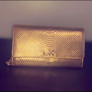 SOLD‼️‼️Michael Kors Gold crossbody bag❤️